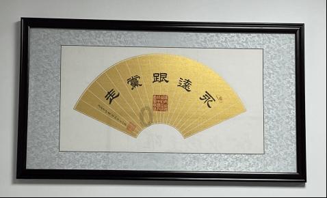 救援年轻女歌手